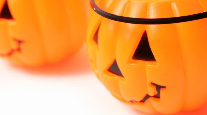 5 Ways to Make Halloween Fun for Kids with Allergies by Elements magazine | pbahealth.com